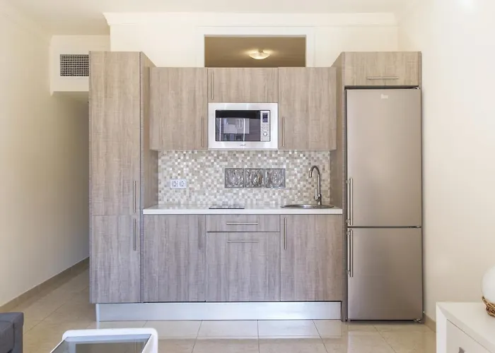 Marina View Sunny Apartment